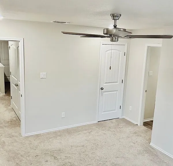 303 Green Valley Dr — Photo 3