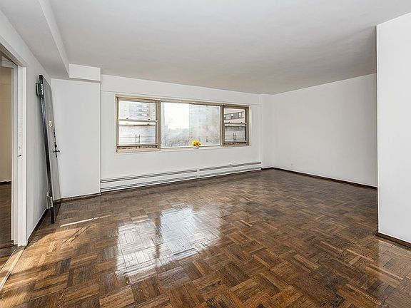 5th image of 4 Fordham Hill Oval APT 7F