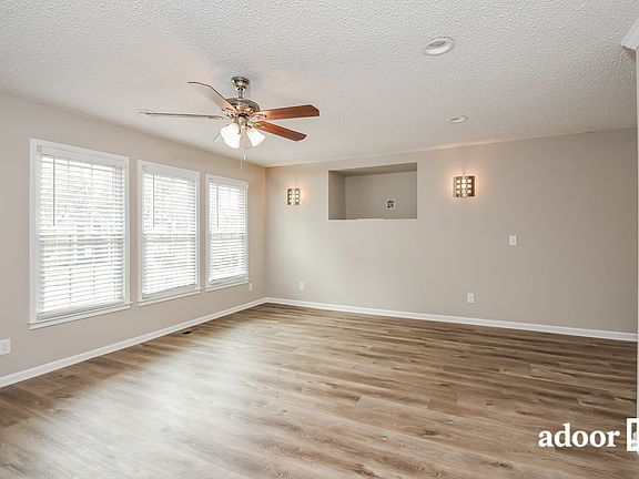 4th image of 2652 Ashley Dr S