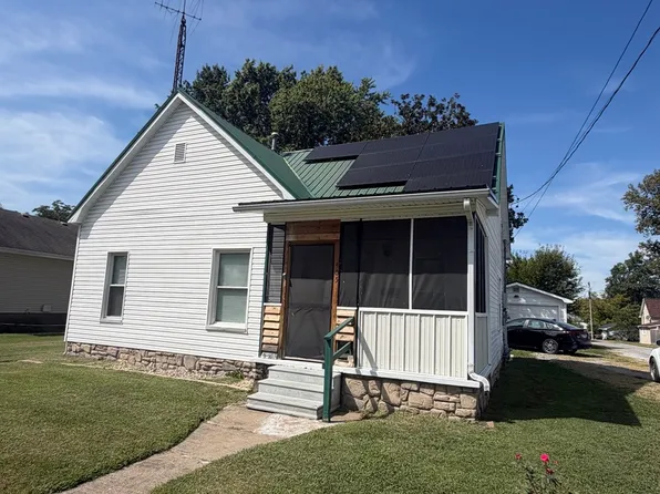 405 S State St, Christopher, IL 62822