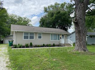 160 N 8th St, Zionsville, IN 46077