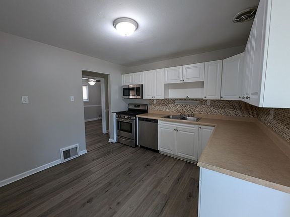 2nd image of 1205 S Waterford Dr