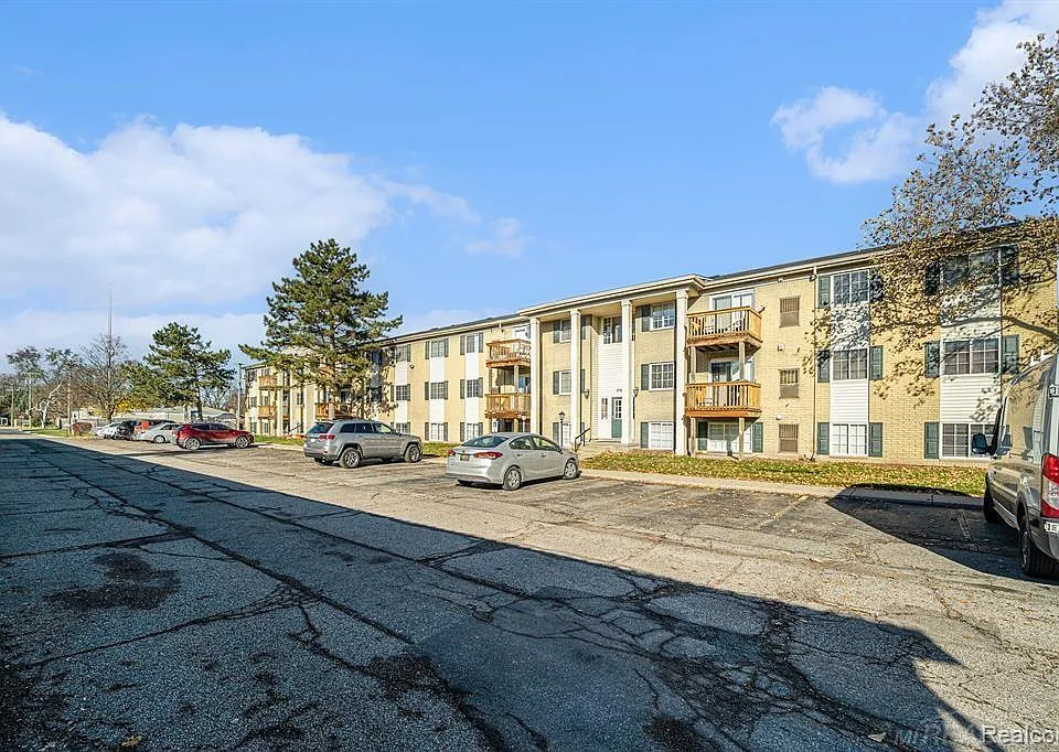 45210 Keding St #303
