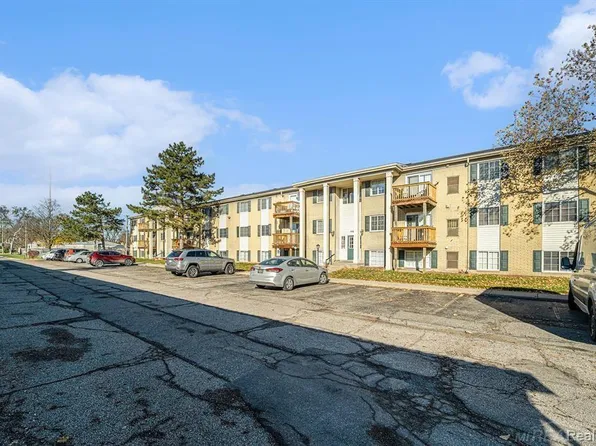 45210 Keding St APT 303, Utica, MI 48317