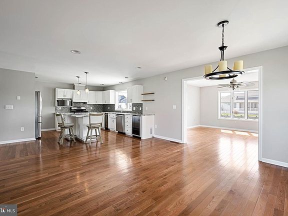 4th image of 11 Arnell Rd