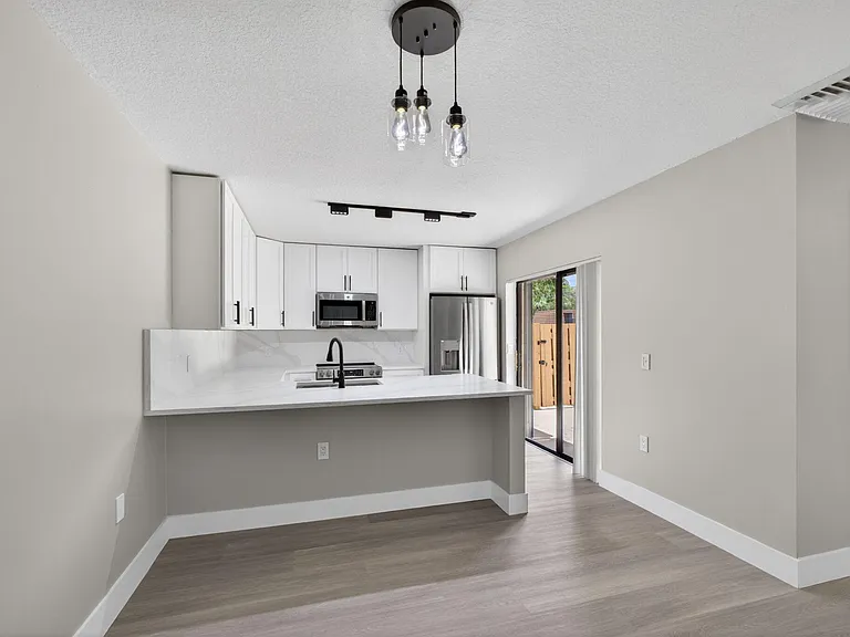 246 Charter Way — Photo 4