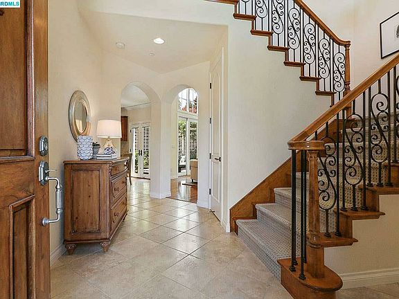 2nd image of 2 Woodside Glen Ct