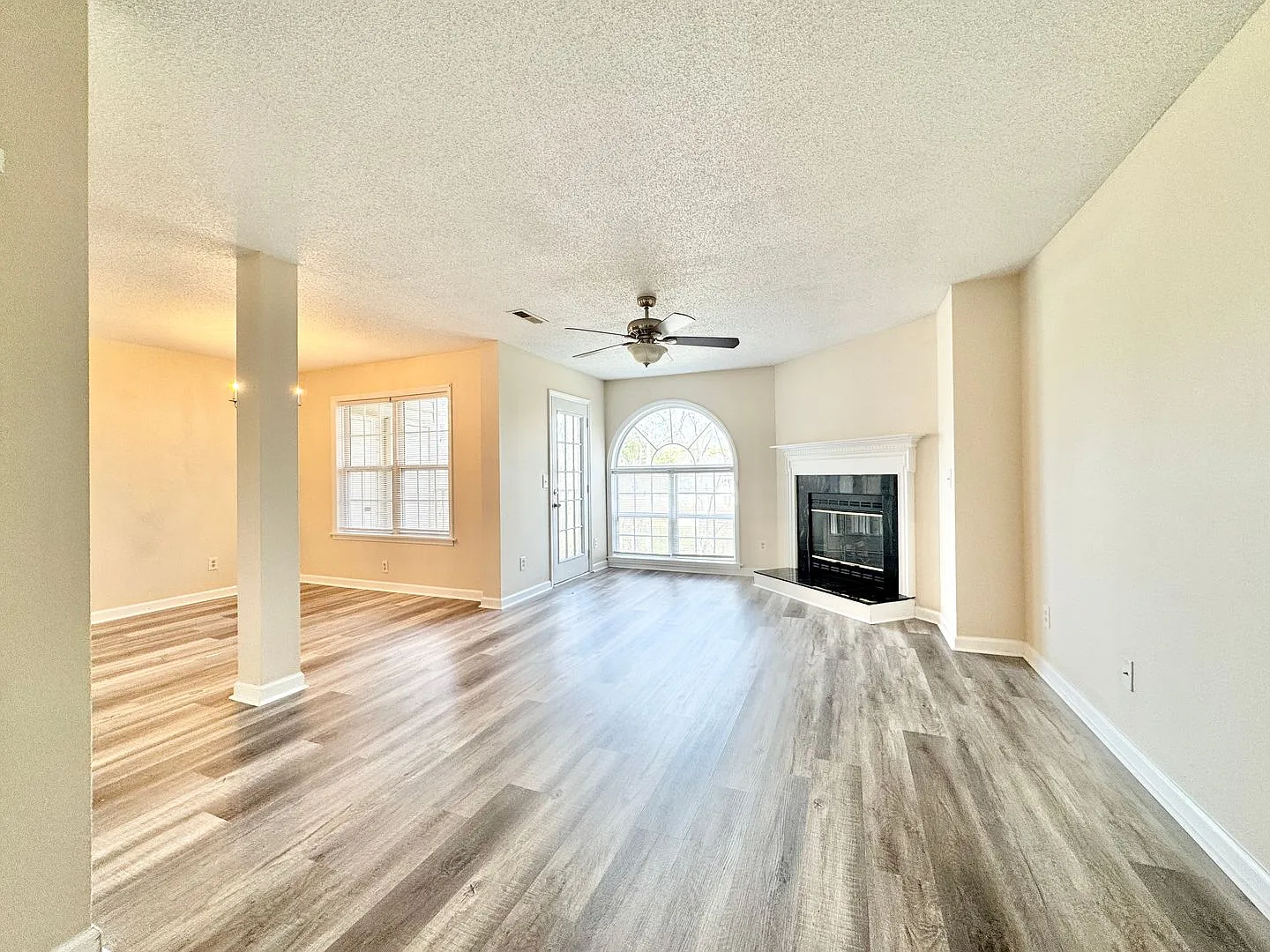 Immaculate 2 BR condo convenient to loop and I-40 — Photo 3