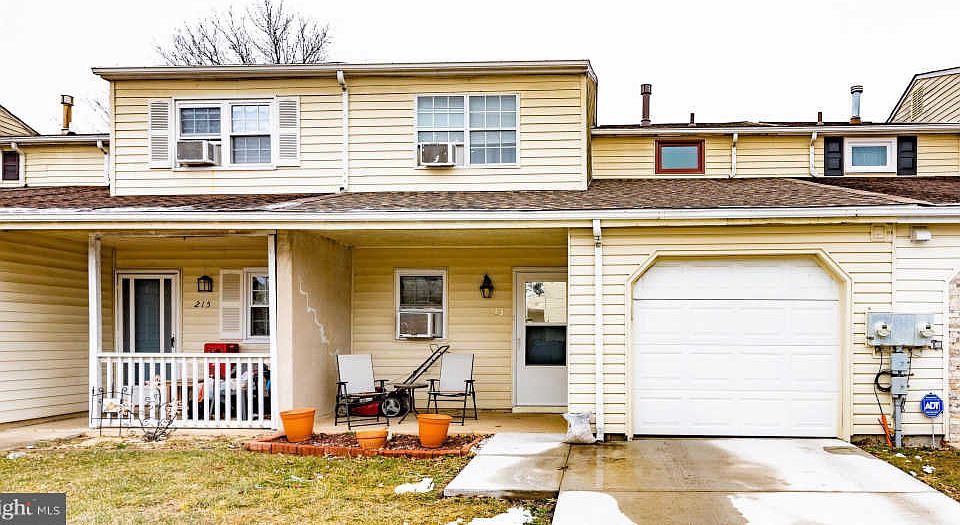 1st image of 213 W Beaver Ct