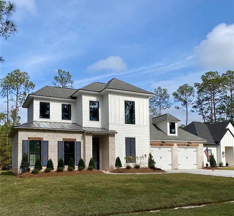 1st image of 208 Chateau Papillion