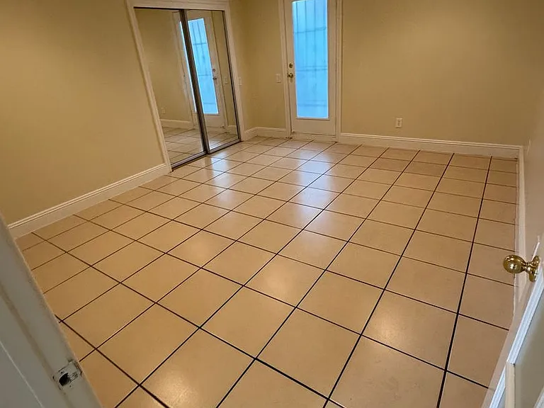 540-570 S Highland Dr — Photo 13