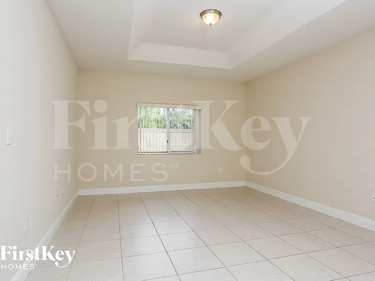 213 SW 15th Pl — Photo 8