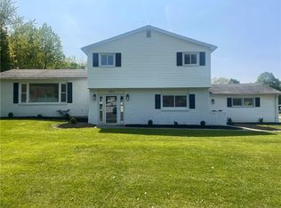 275 Hibiscus Dr, Rochester, NY 14618