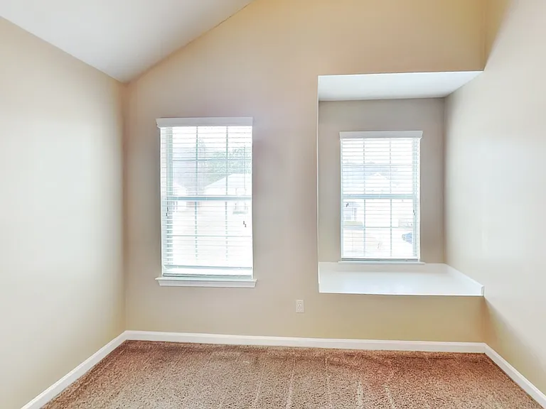 618 Maltese Dr — Photo 18