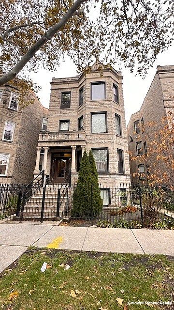 1st image of 1429 N Washtenaw Ave Floor 3