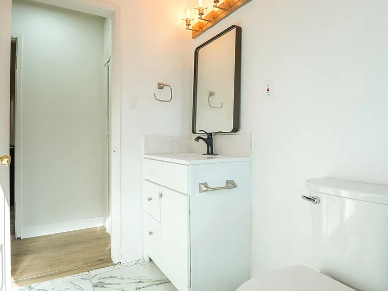 1020 W 11th St #1020 — Photo 5