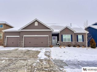 4514 Brook Cir, Papillion, NE 68133