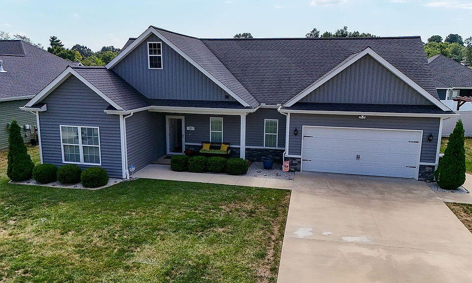 1st image of 220 Hunters Ridge Dr