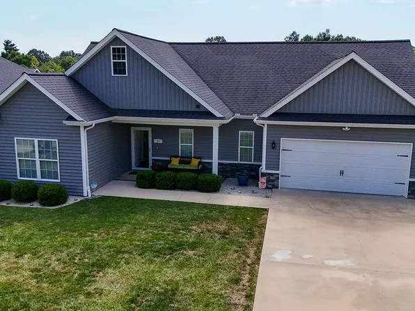220 Hunters Ridge Dr, Paducah, KY 42001