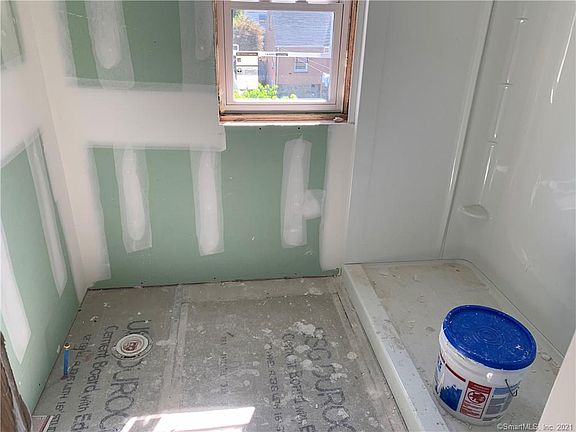 4th image of 230 Greenfield Dr