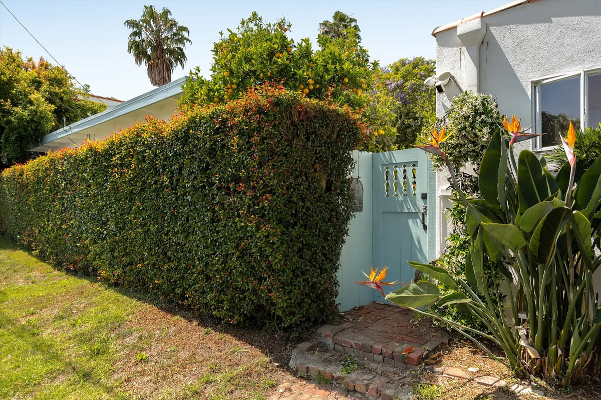 Building Photo - 1103 N Nopal St