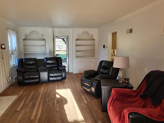 4th image of 2105 Longview Dr