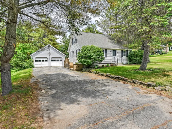 44 Pleasant Street, Winthrop, ME 04364