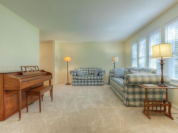 2nd image of 1327 Wilton Ln
