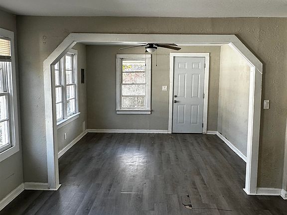 3rd image of 914 Dunn St