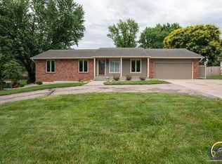 3347 SW Nottingham Rd, Topeka, KS 66614