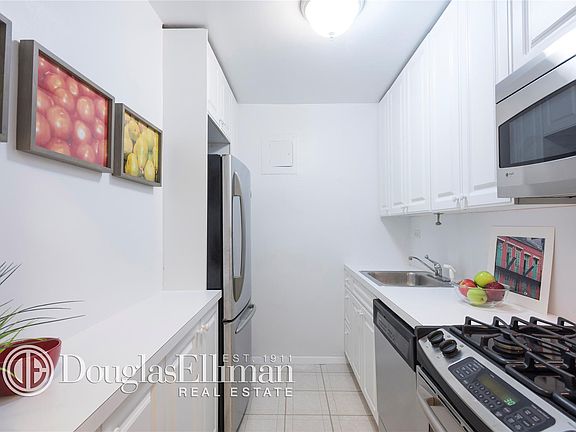 3rd image of 165 W 66th St APT 2G