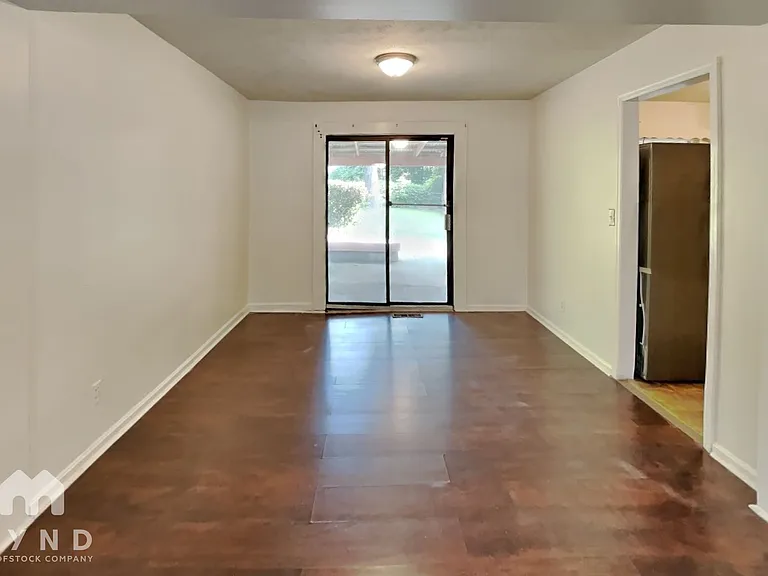 5860 Ronnie Dr — Photo 5