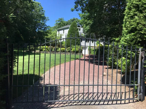 https://photos.zillowstatic.com/fp/e38349f001c4d38fa25cf8156ede2d57-p_e.webp