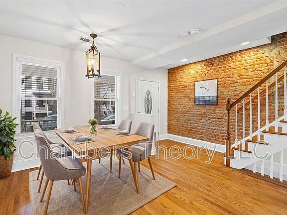 2nd image of 619 Orleans Pl NE