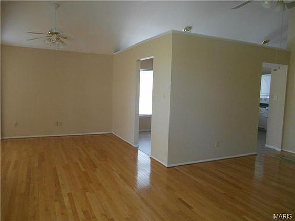 5th image of 807 Crescent Oaks Ct