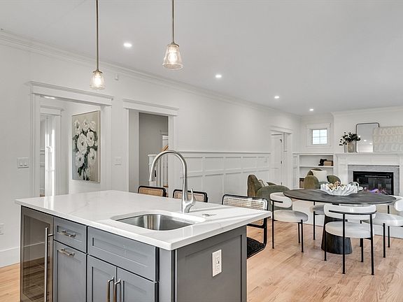 4th image of 19 Deering Ave