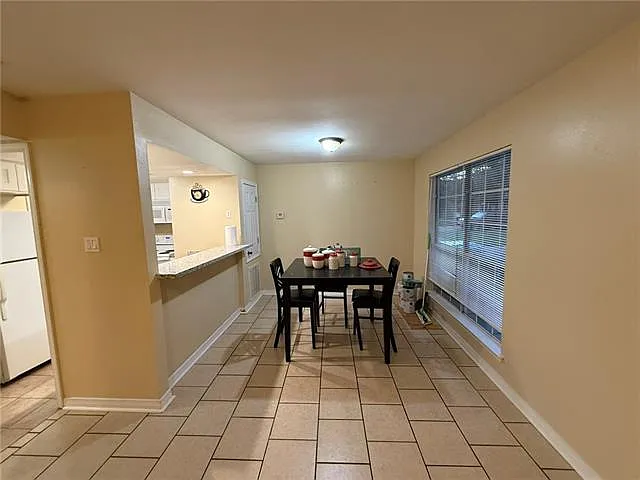 2 bed, 1.5 bath, 1100 sqft, $1,000 — Photo 3