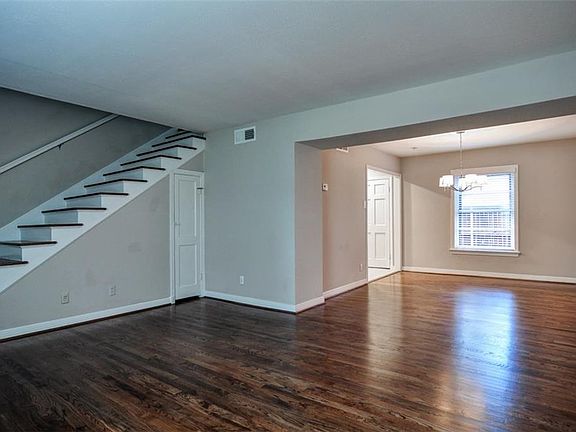 3rd image of 6415 Bordeaux Ave #6415