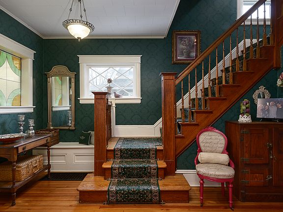 4th image of 27 Clark St