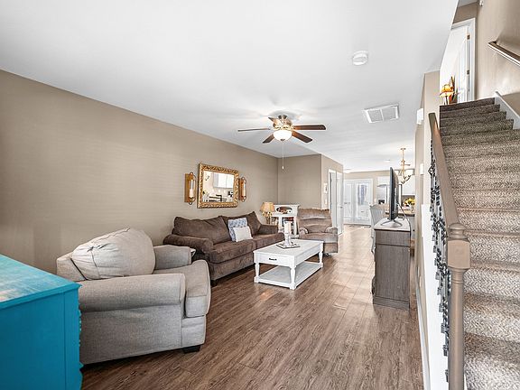 4th image of 389 Sam Houston Cir