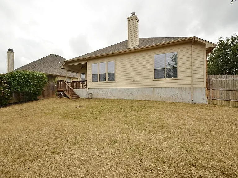 111 Miss Ashley St — Photo 32