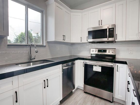 4th image of 617 SW 20th Ter #617
