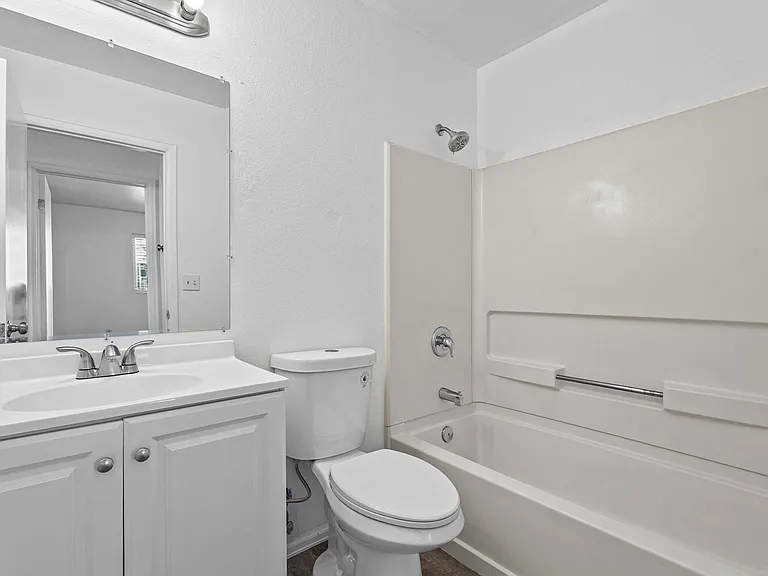 565 Redcliff Cir — Photo 9