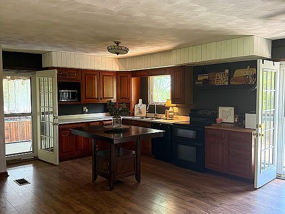 3rd image of 9889 Staley Rd