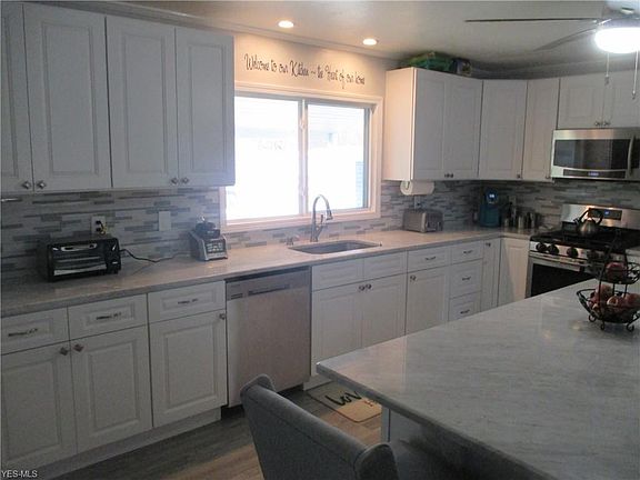 5th image of 2966 Denver Dr