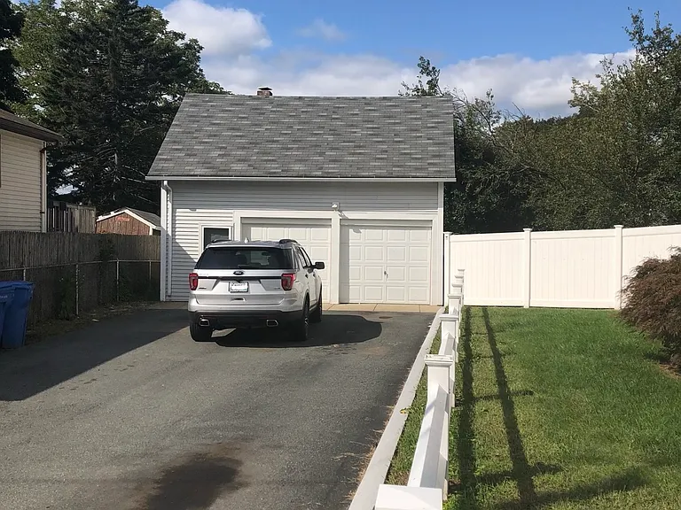 Victoria Ave — Photo 16