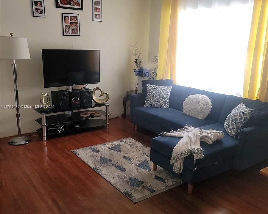2nd image of 360 W 53rd Ter