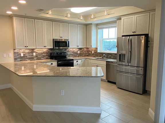 3rd image of 2 Riverwalk Dr #407