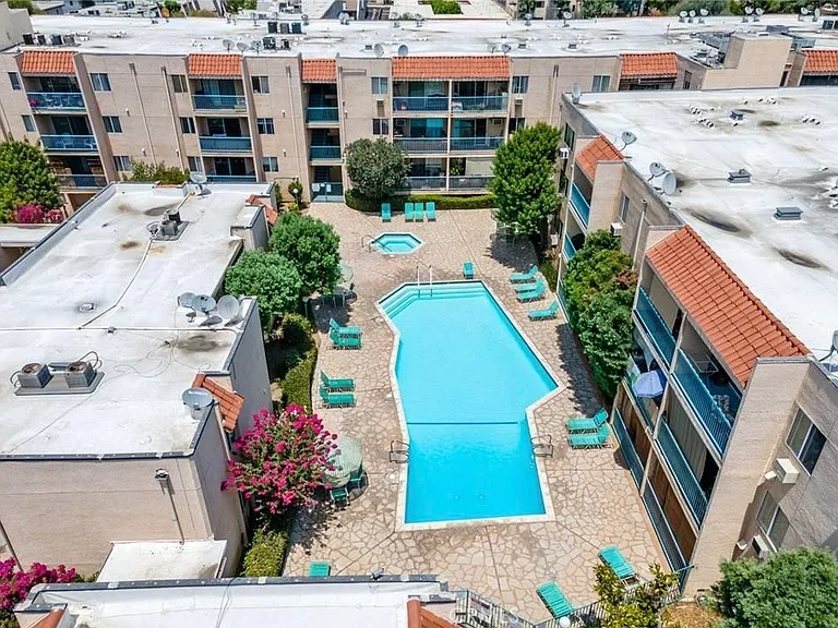 18307 Burbank Blvd #68 — Photo 21
