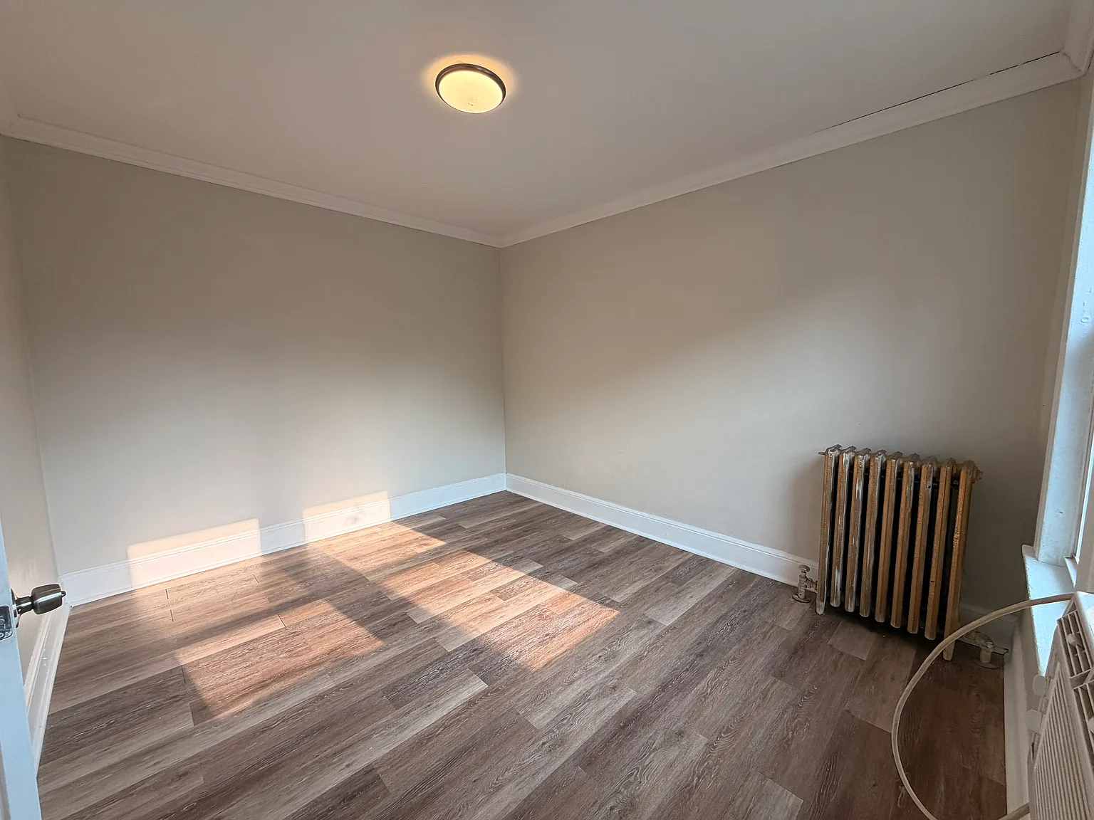 3 bed, $1,400 — Photo 2